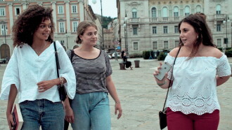Il nostro paese Trailer