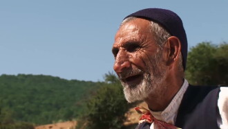 Iran, le vieil homme des rizières Trailer
