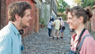 Julio, felices por siempre Trailer