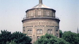 Kollwitzplatz Berlin Trailer