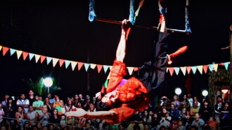 La carpa invisible. Familia de circo Trailer