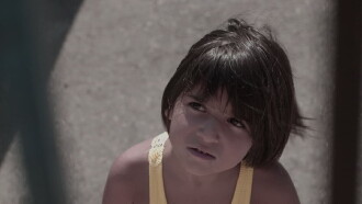 La gente resta Trailer