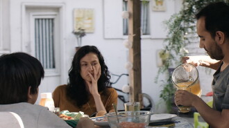 La taza rota Trailer