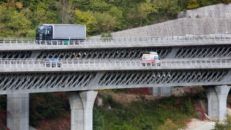 L'A40, l'autoroute des titans Trailer