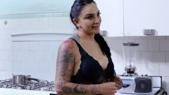 Las sirvientas calientes 8 Trailer