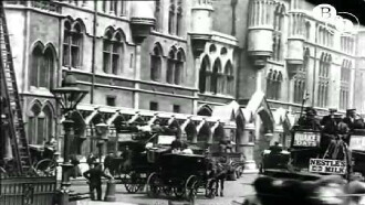 Leisurely Pedestrians, Open Topped Buses and Hansom Cabs with Trotting Horses Trailer