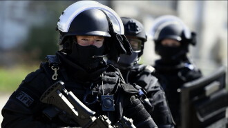 Les Hommes du RAID Trailer