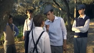 Les intrus Trailer