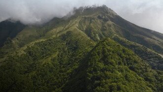 Les volcans les plus dangereux du monde Trailer