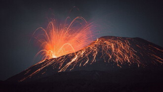 Les volcans tueurs : le pays aux 127 volcans Trailer