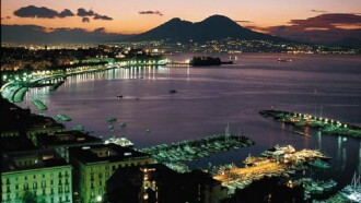 Loro di Napoli Trailer