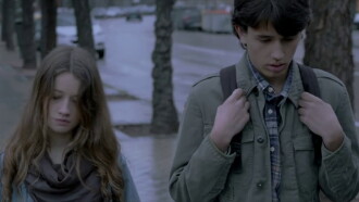Los intrusos Trailer
