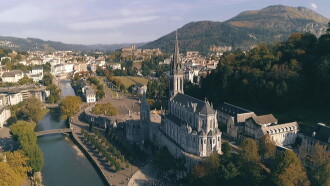 Lourdes, le sanctuaire de la démesure Trailer
