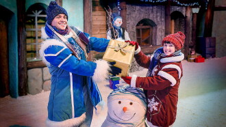 Luccas Neto in: The End of Christmas Trailer