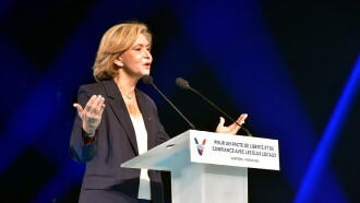 Macron, Pécresse : Coulisses d'une campagne Trailer