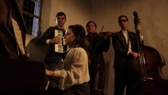 Madre Baile Trailer