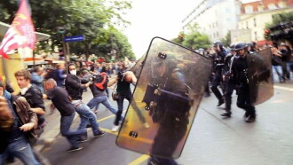 Manifestations : la mécanique de la violence Trailer
