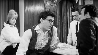 Maurizio, Peppino e le indossatrici Trailer