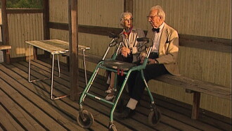 Med sommaren kommer längtan Trailer