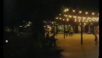 Memórias de uma Caminhada à Noite Trailer