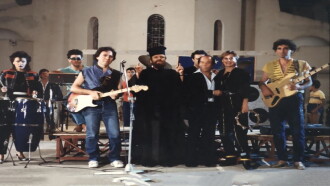 Mia papadia sta bouzoukia! Trailer