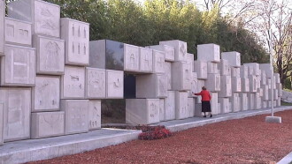 Monumento Trailer