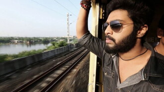 Naalu Peruku Nalladhuna Edhuvum Thappilla Trailer