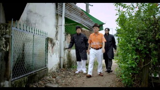 Năm Sau Con Lại Về Trailer