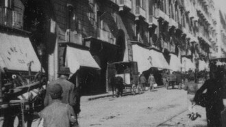 Naples : une rue Trailer