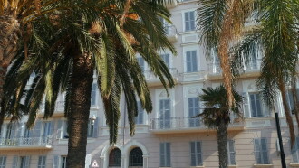 Nice, les artistes et l'azur Trailer