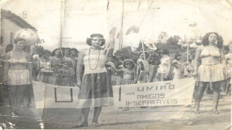 Nina - Botando o Bloco a Rua Trailer
