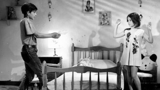 O mikros drapetis Trailer