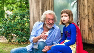 Oskar, das Schlitzohr und Fanny Supergirl Trailer