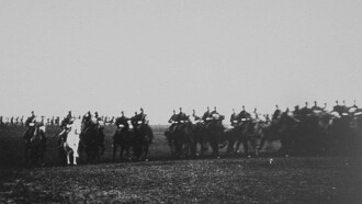 Revue de Krasnoïe Selo : charge des hussards de l’impératrice Trailer