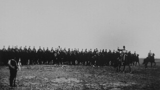 Revue de Krasnoïe Selo : cosaques Trailer
