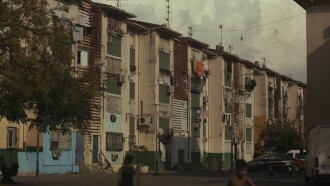 Si amanece, nos vamos Trailer