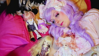 Sussie and the Dollhouse Trailer