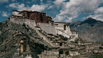 The Road Leads to Tibet Trailer
