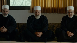The Taste of Apples Is Red Trailer