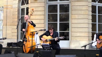 Thomas Dutronc - Live à la fete de la musique à l'hotel matignon Trailer