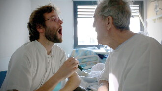Toubib, 12 années dans la vie d'un étudiant en médecine Trailer