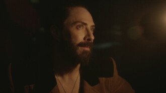 Traidor: Una crónica de la vida de Jay de la Cueva Trailer
