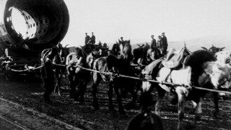 Transport of a Turret by a Team of 60 Horses Trailer