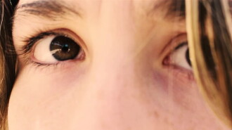 Tras la mirada Trailer