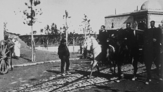 Tunis: Le Bey et son escorte Trailer