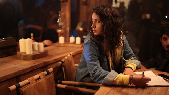 Üç Harflilerin Musallat Olduğu Büyülü Konakta Ruh Çağıran Gençlerin Hazin Hikayesi Trailer
