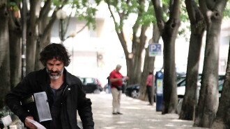 Uma Vida À Espera Trailer