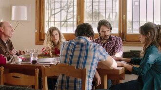 Un domingo cualquiera Trailer