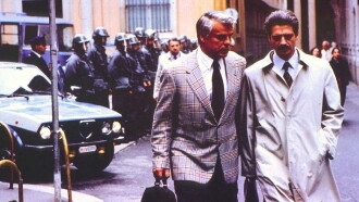 Un eroe borghese Trailer