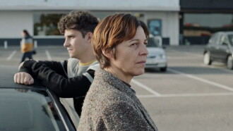 Un largo viaje Trailer